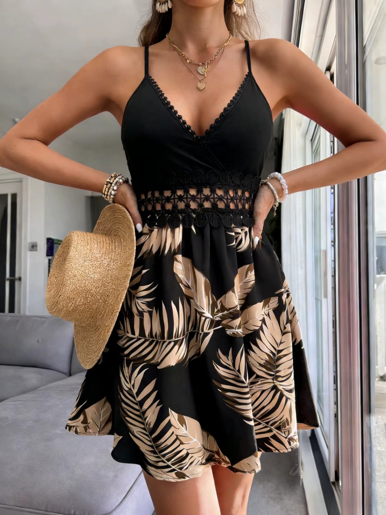Vestido mini camisero con estampado de palmeras tropicales